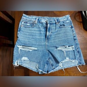 Women’s American Eagle shorts ( Baggy Mom short)